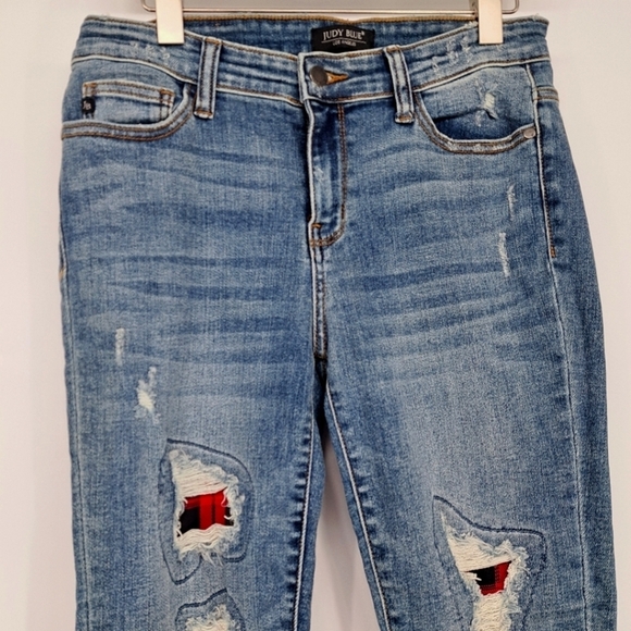 Judy Blue Med Wash Skinny Fit Buffalo Plaid Patch Distressed Jeans Size 28 - Picture 2 of 7